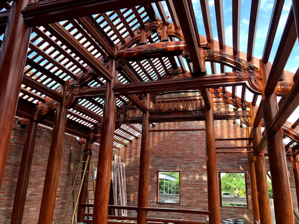 Hình ảnh phần kết cấu khung mái của nhà gỗ kẻ truyền 