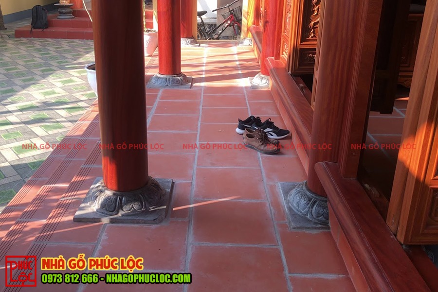 Phần ngưỡng của nhà gỗ cổ truyền 