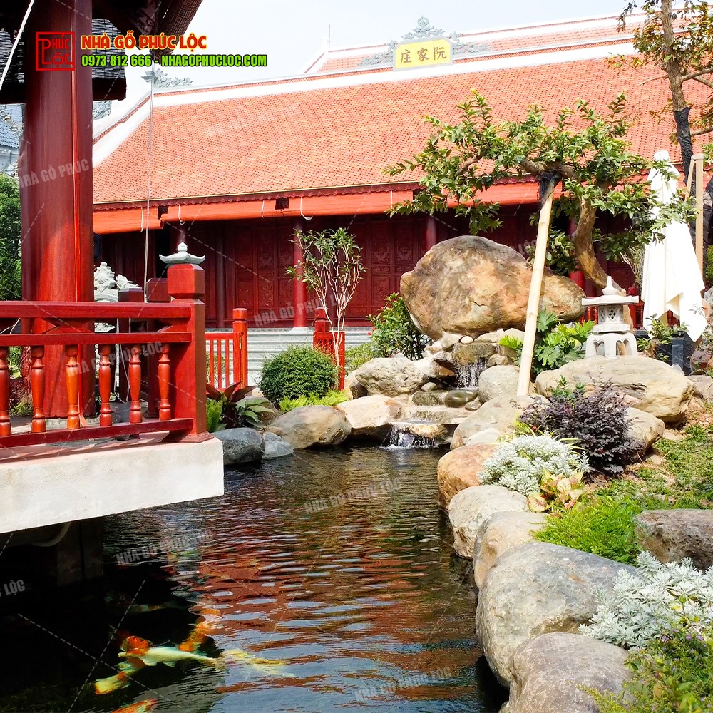 Hồ cá Koi trong sân vườn nhà 5 gian