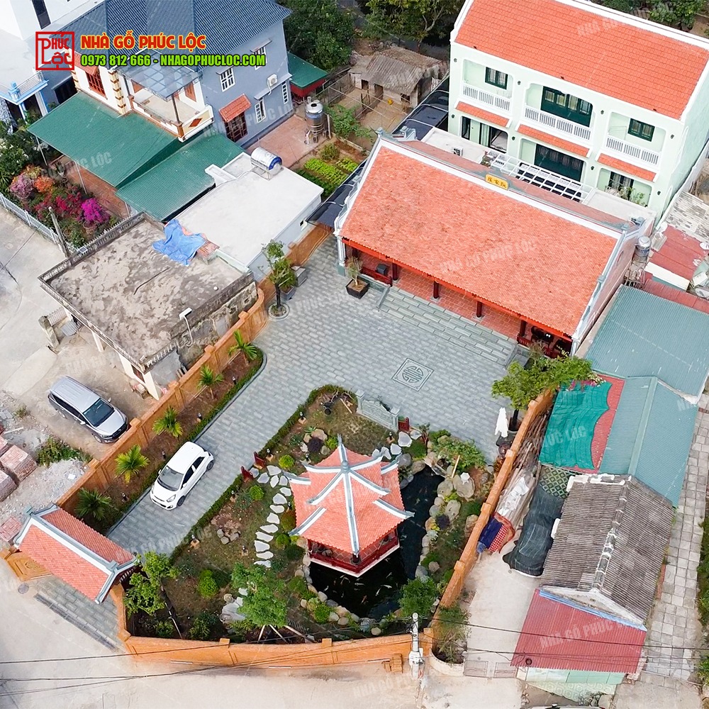 Nhà 5 gian với hồ cá